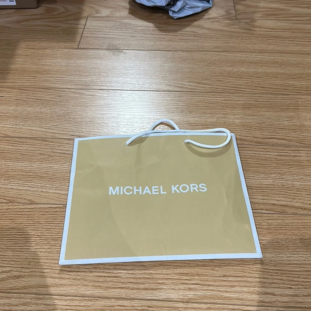 Qty 1 MK authentic bag - Picture 2 of 8
